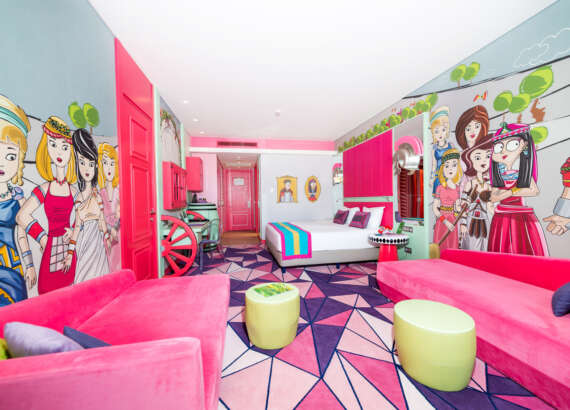 the land of legends deluxe pink room (13)