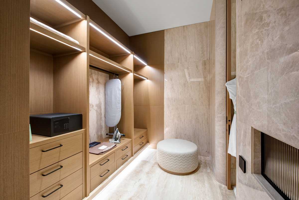 Regnum Carya Amber Lagoon Villa Dressing Room