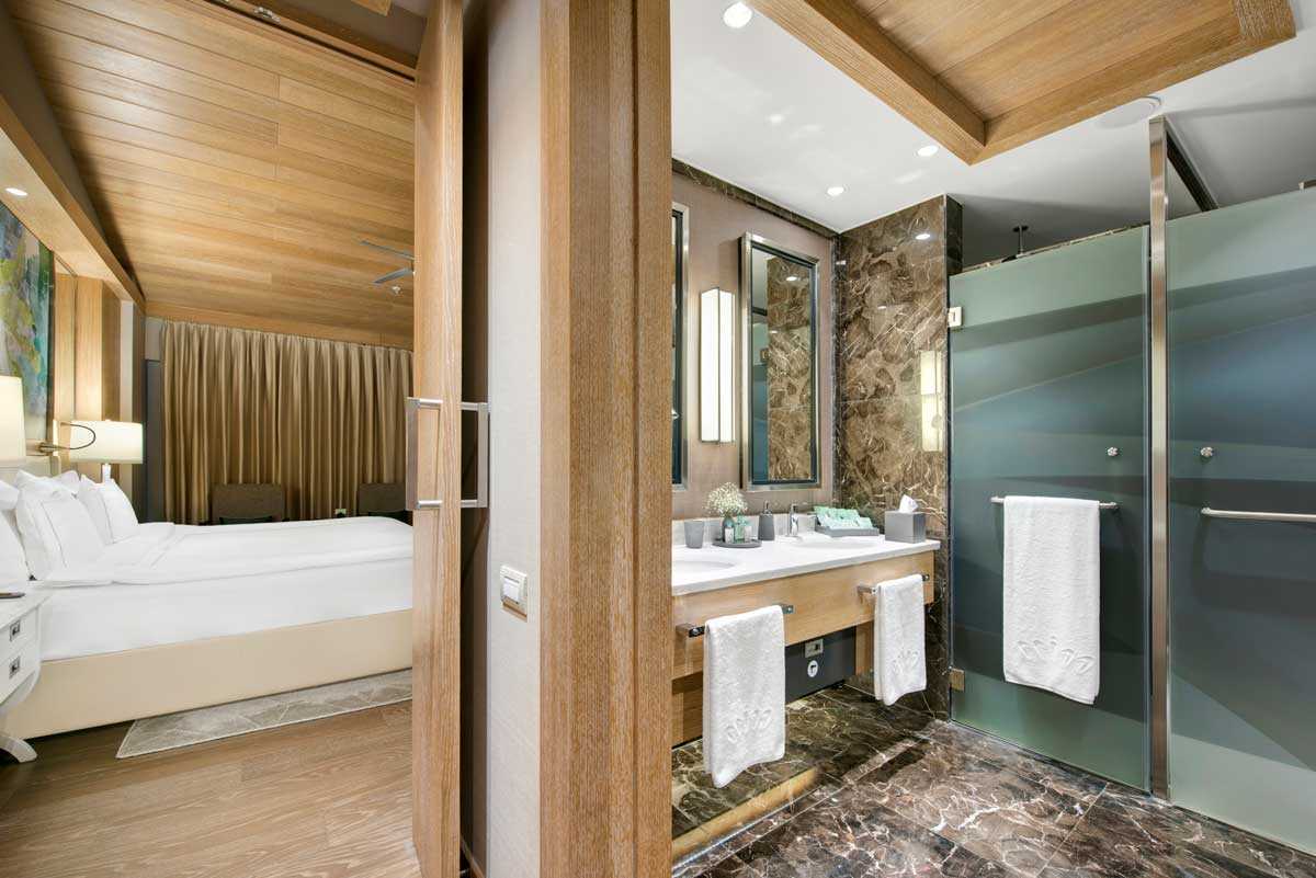 Regnum Carya Jade Family Room Bathroom