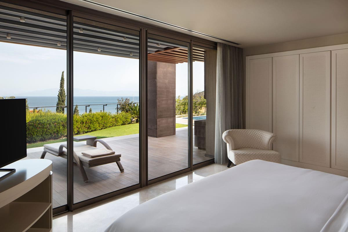 Caresse-Premiere-Residence-Private-Pool-Bedroom3